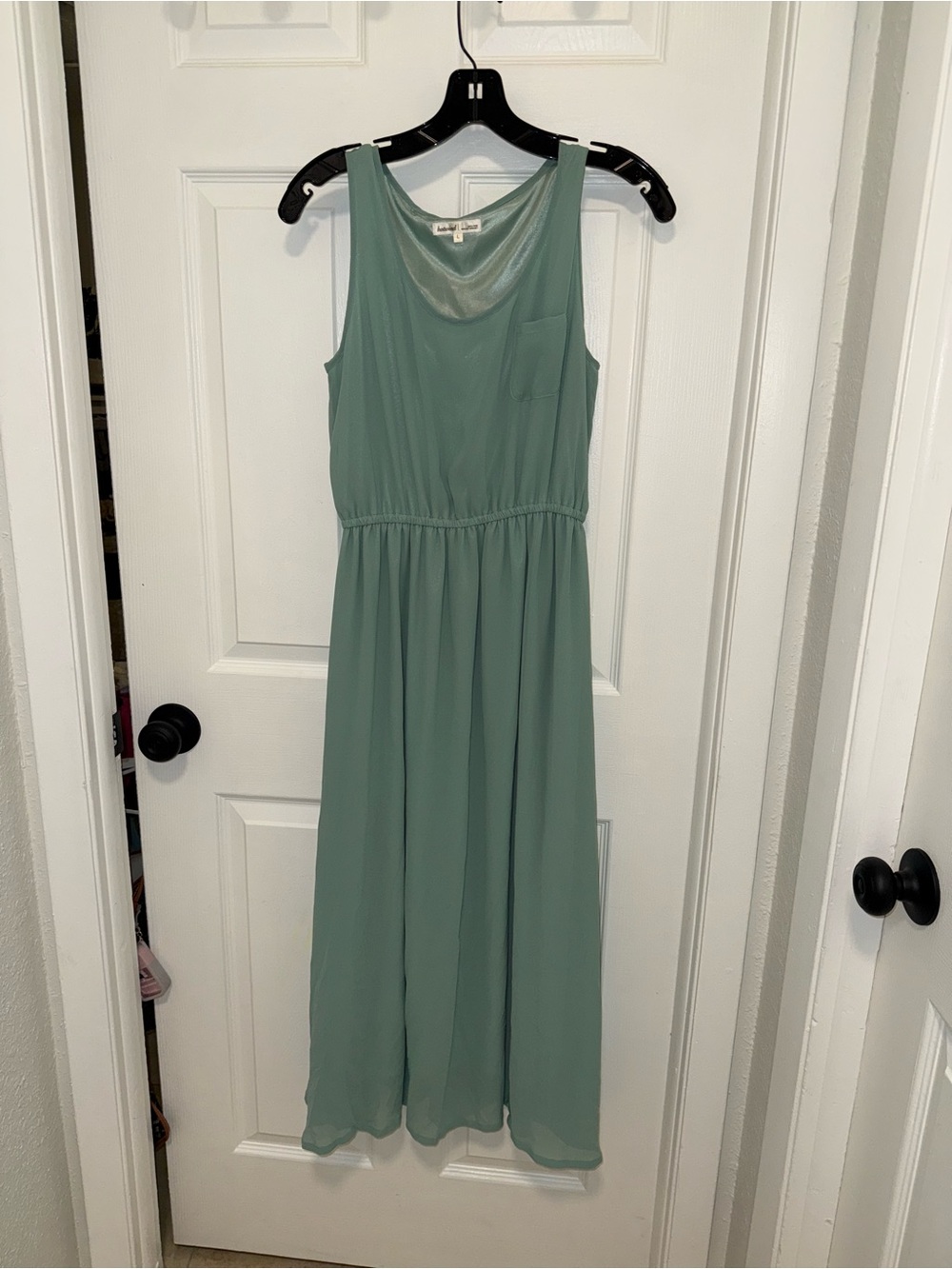 Jessica Simpson Sleeveless Sage Green Midi Dress